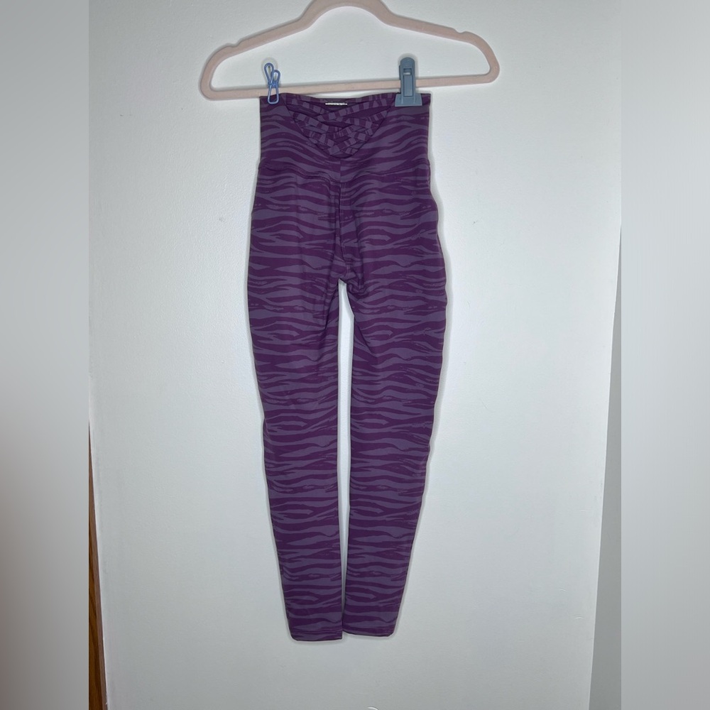 EUC BOMBSHELL SPORTSWEAR SEXY BACK LEGGING, ORCHID SIZE SMALL **sold out online! - Picture 7 of 11
